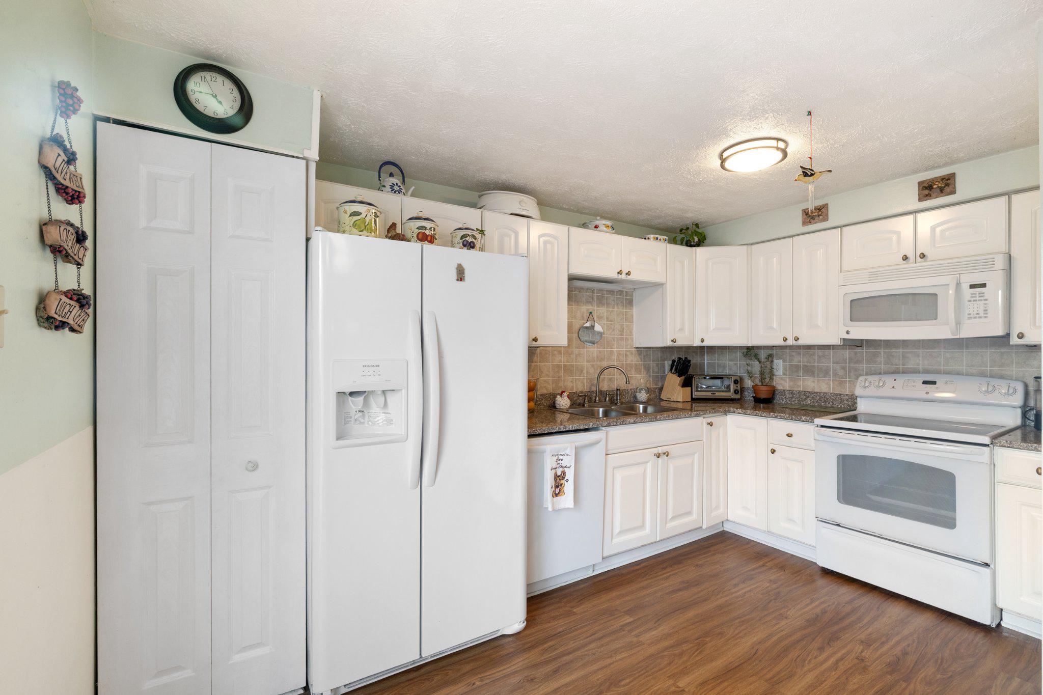 17 Morning Court Rosedale, MD 21237 - Photo 8 of 21 Inviting Kitchen with Granite Countertops