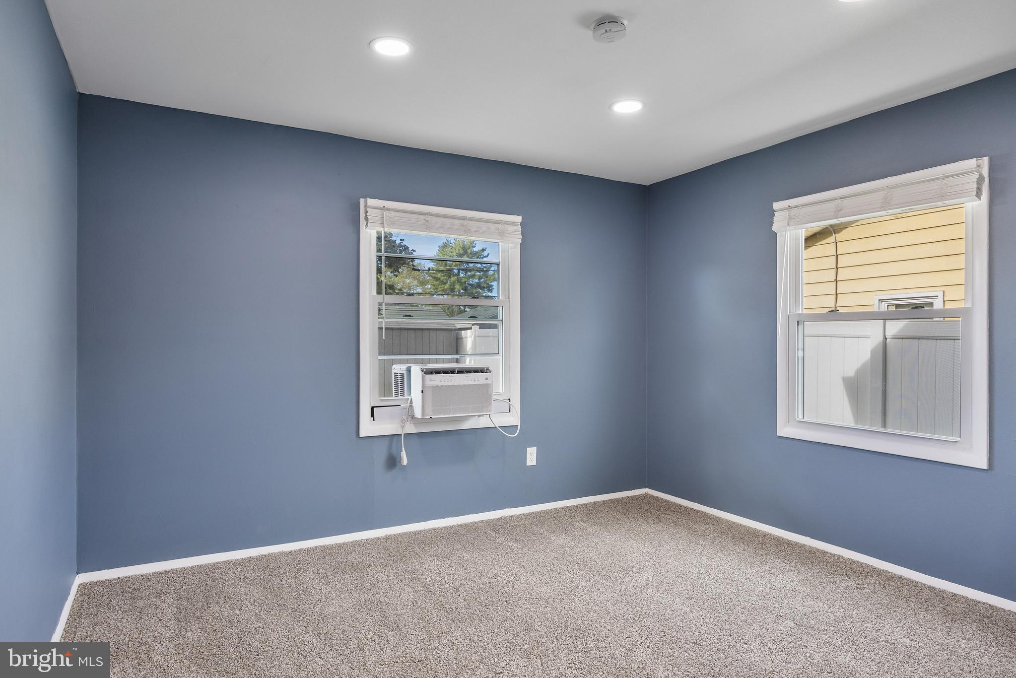30 Babcock Lane Willingboro, NJ 08046 - Photo 15 of 35 an empty room with windows