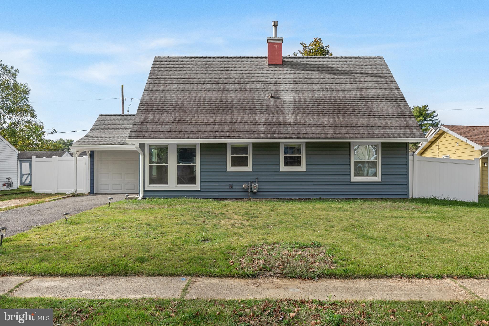 30 Babcock Lane Willingboro, NJ 08046 - Photo 2 of 35 a front view of a house with a garden