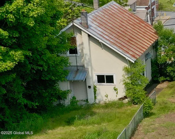 $285,000 | 257 Main St Creek, North Creek, NY 12853