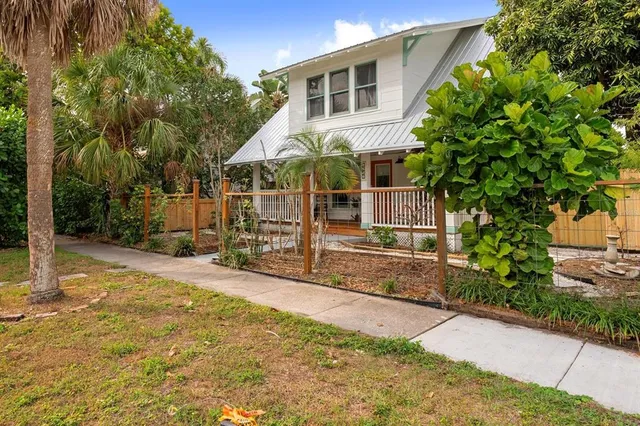 $550,000 | 1038 Crescent Lake Drive North, St. Petersburg, FL 33701