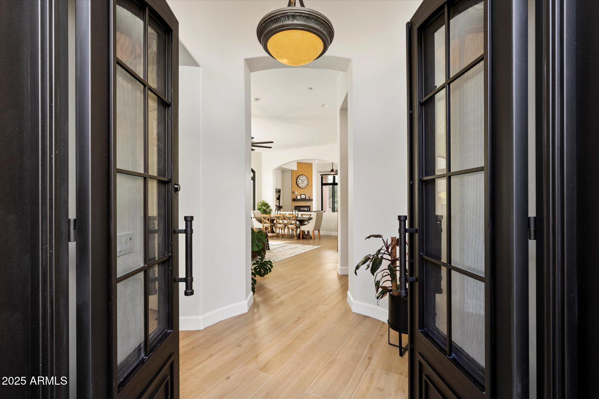 10747 East Greenway Road Scottsdale, AZ 85255 - Photo 8 of 56 a view of a living room