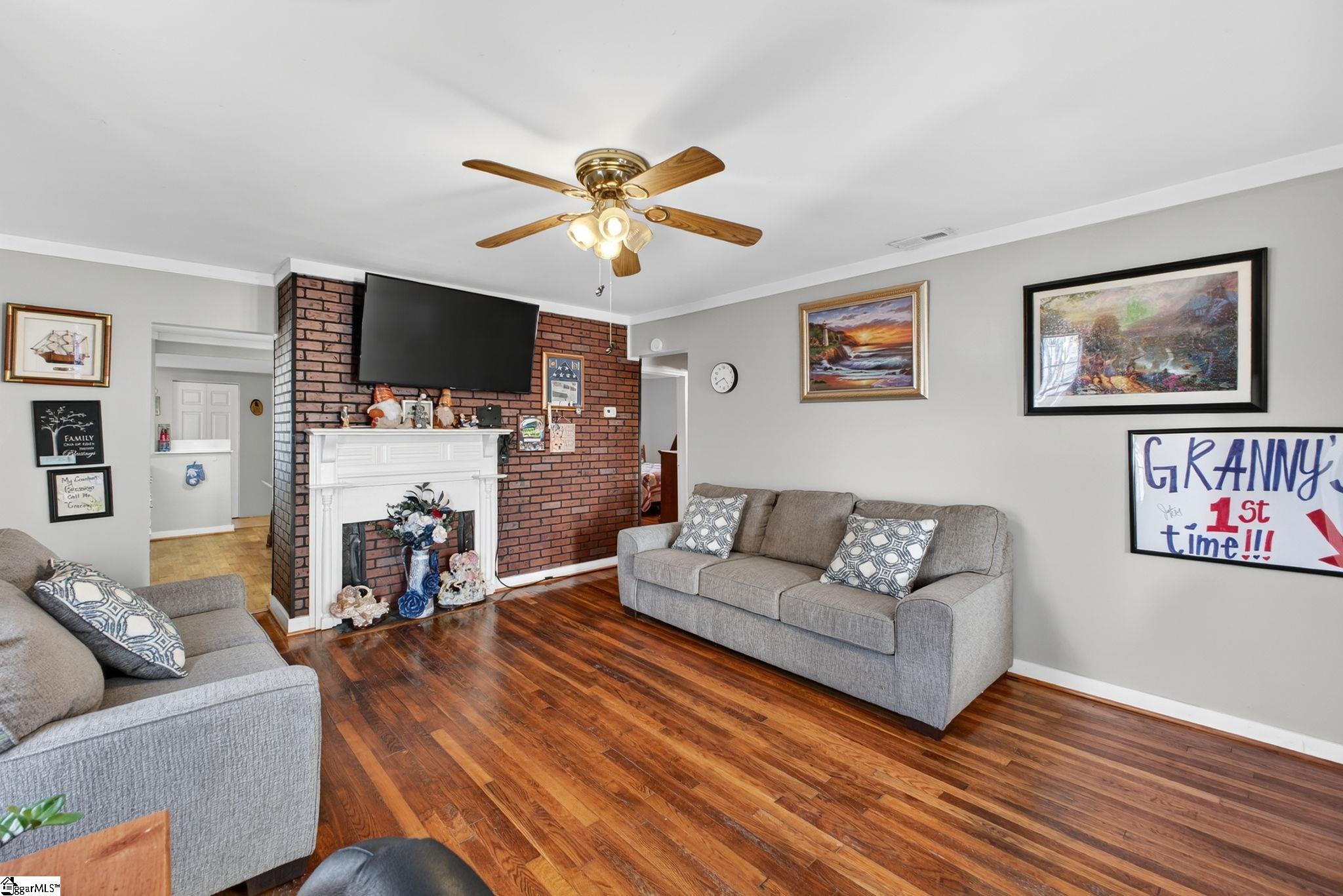 4 Caren Street Greenville, SC 29611 - Photo 9 of 36