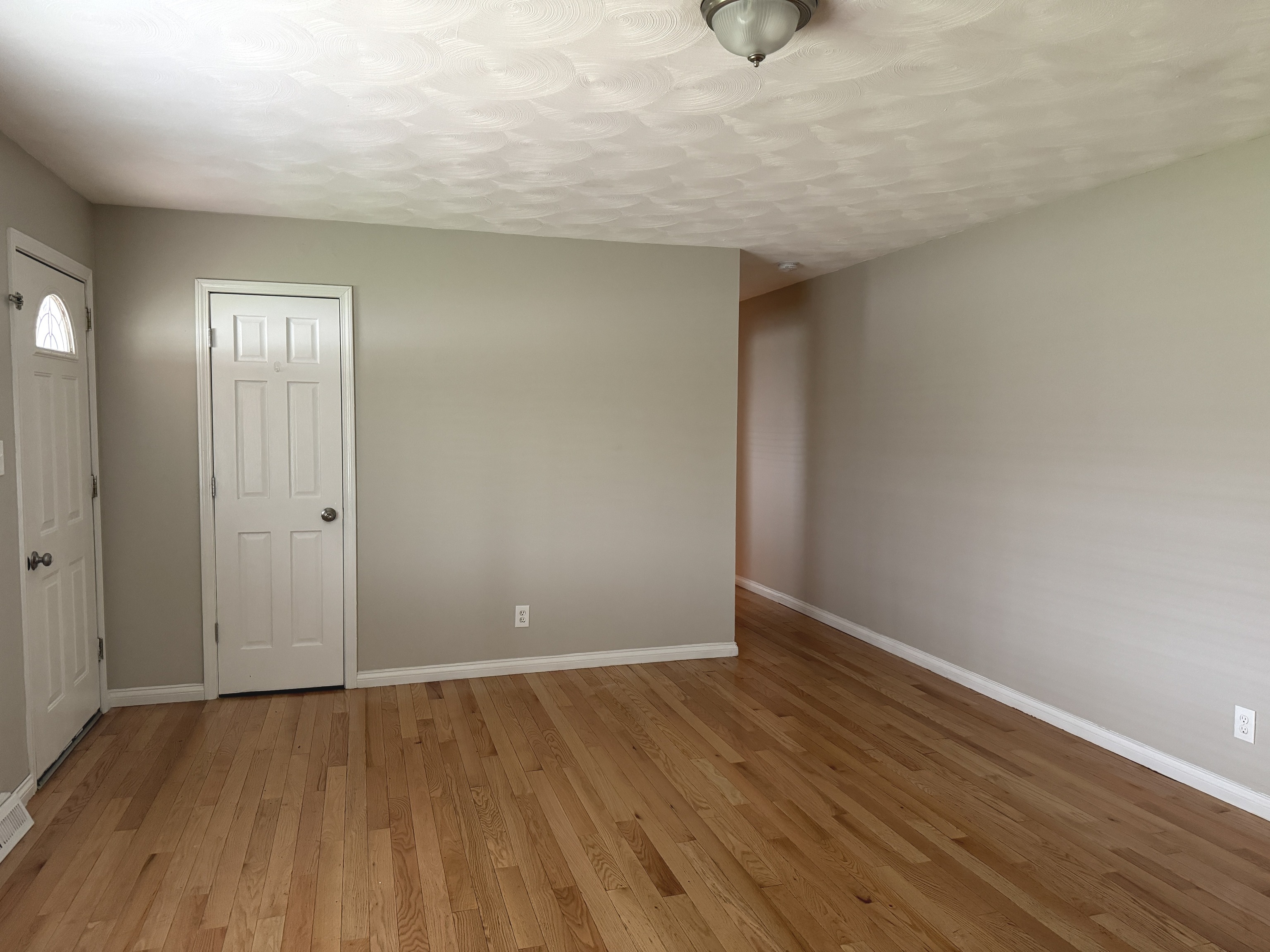 6303 West Mills Road Indianapolis, IN 46221 - Photo 6 of 36 Gallery Image 6