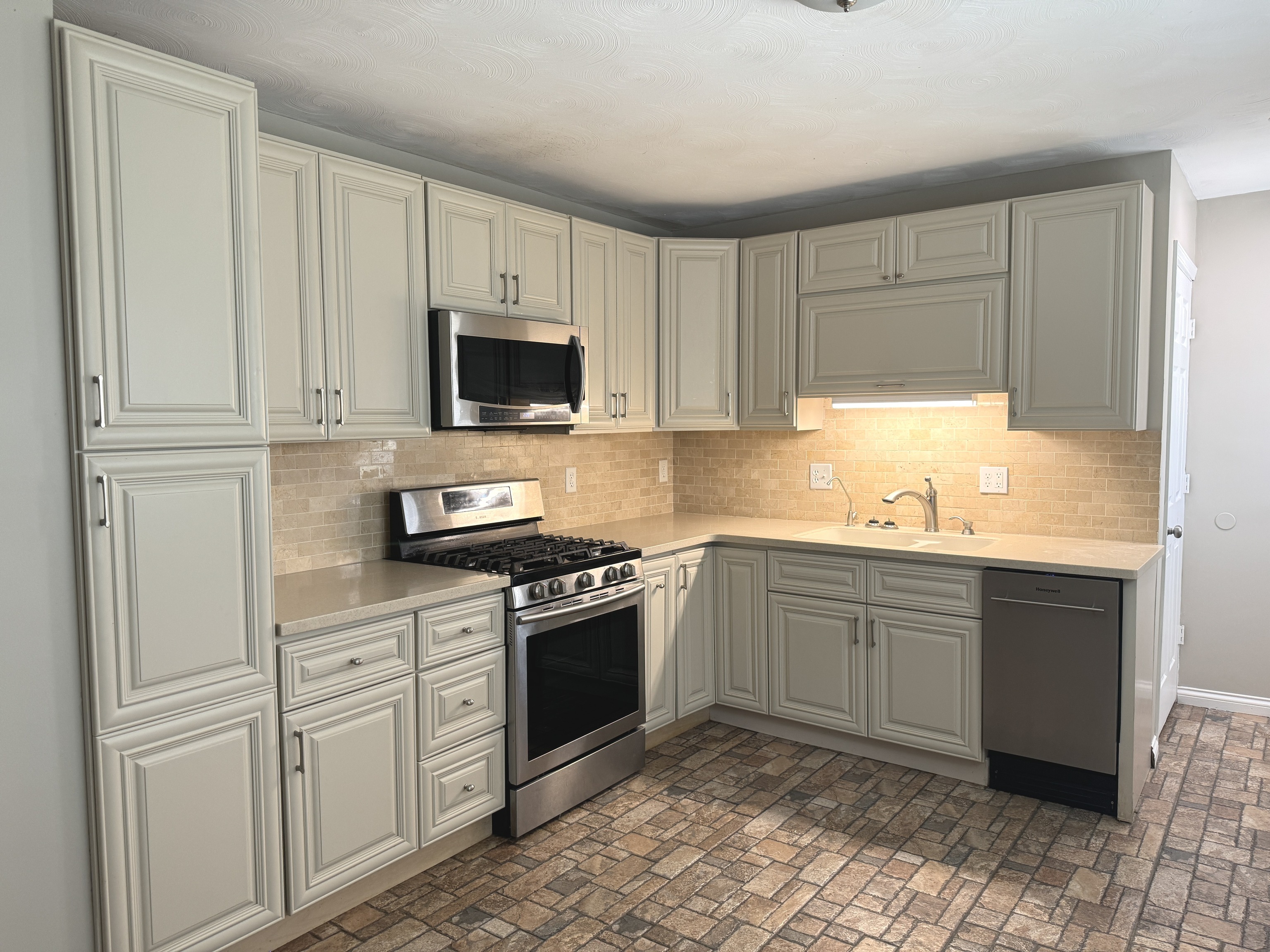 6303 West Mills Road Indianapolis, IN 46221 - Photo 8 of 36 Gallery Image 8