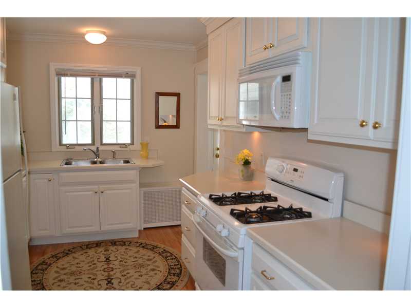 25 Chapin Road Barrington, RI 02806 - Photo 8 of 17 Kitchen.