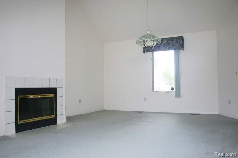 39577 Squire Road Novi, MI 48375 - Photo 2 of 14 Living Room to Dinning Room.JPG
