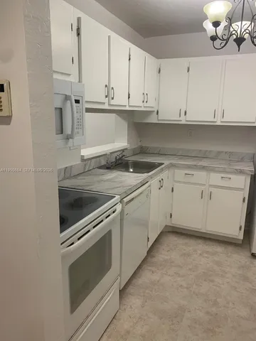 $1,900 | 8520 Southwest 133rd Avenue Road, Unit 204, Miami, FL 33183