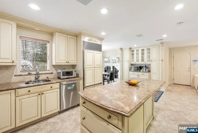 $1,260,000 | 18 Vermont Drive, Paramus, NJ 07652