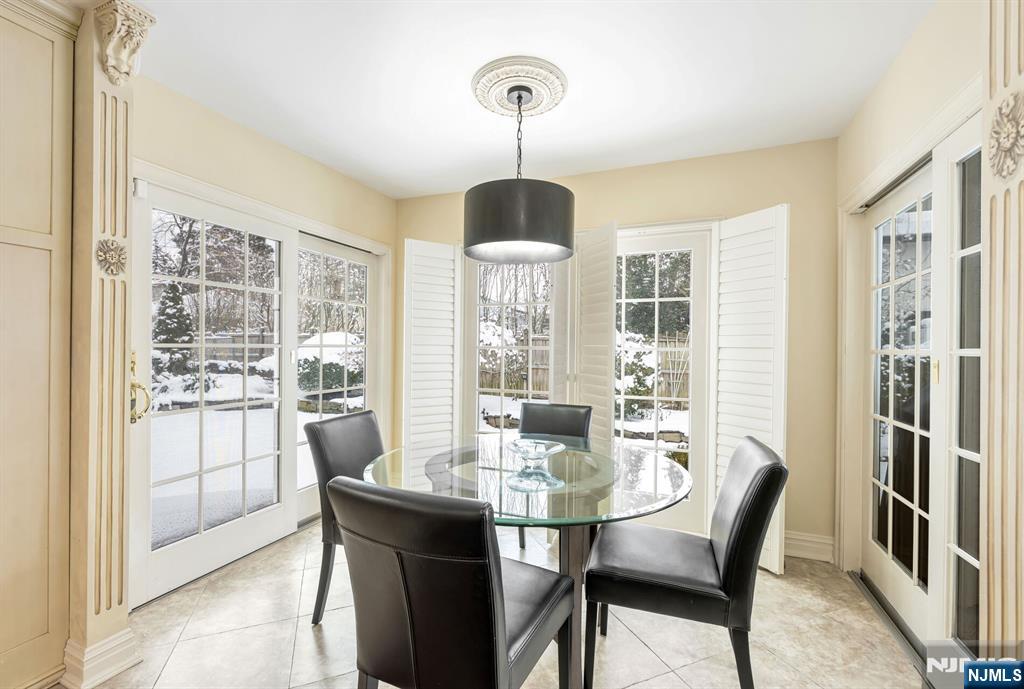 18 Vermont Drive Paramus, NJ 07652 - Photo 15 of 38