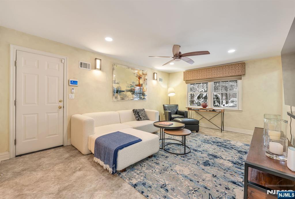 18 Vermont Drive Paramus, NJ 07652 - Photo 16 of 38