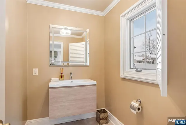 $1,260,000 | 18 Vermont Drive, Paramus, NJ 07652