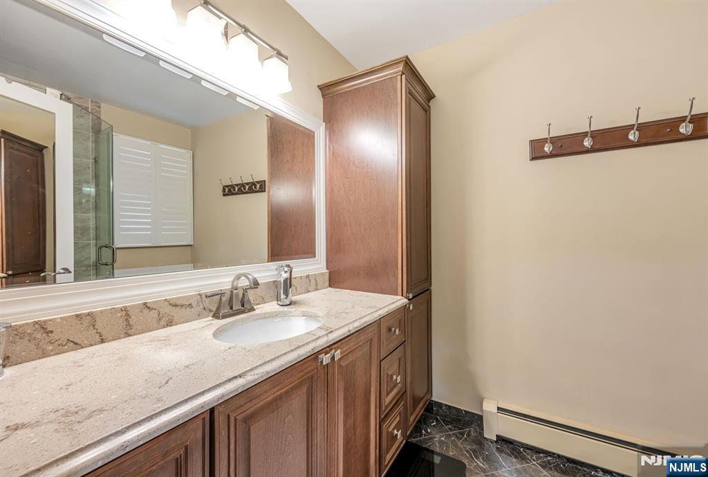 18 Vermont Drive Paramus, NJ 07652 - Photo 24 of 38