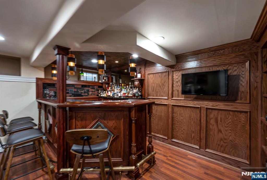 18 Vermont Drive Paramus, NJ 07652 - Photo 33 of 38