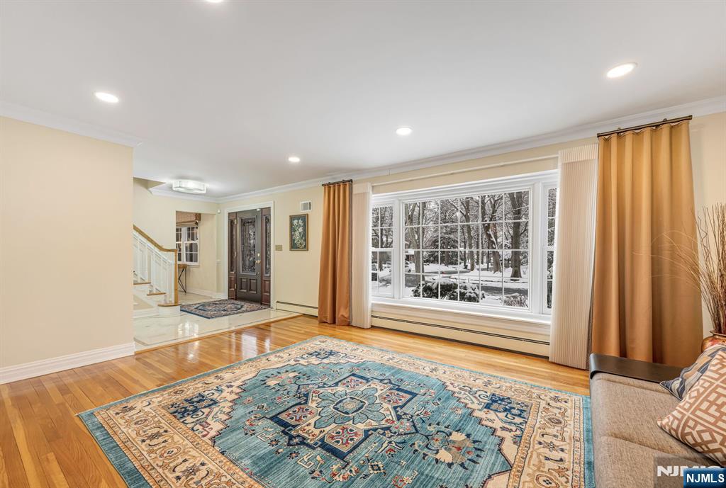 18 Vermont Drive Paramus, NJ 07652 - Photo 6 of 38