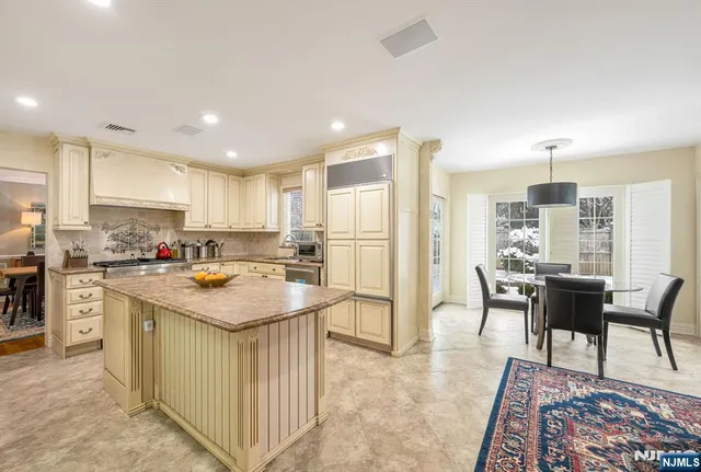 $1,260,000 | 18 Vermont Drive, Paramus, NJ 07652