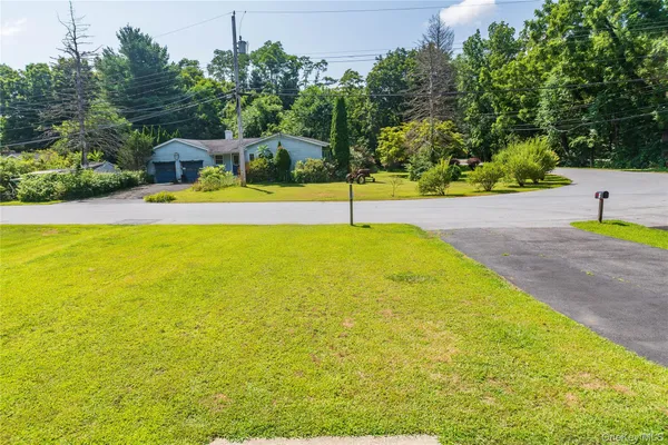 $425,000 | 11 Toomey Drive, Poughkeepsie, NY 12603