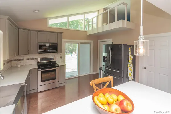 $425,000 | 11 Toomey Drive, Poughkeepsie, NY 12603