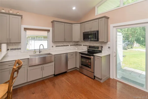 $425,000 | 11 Toomey Drive, Poughkeepsie, NY 12603
