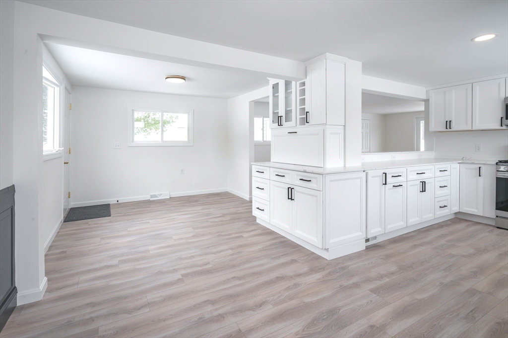 7 Little Island Park Pelham, NH 03076 - Photo 12 of 37