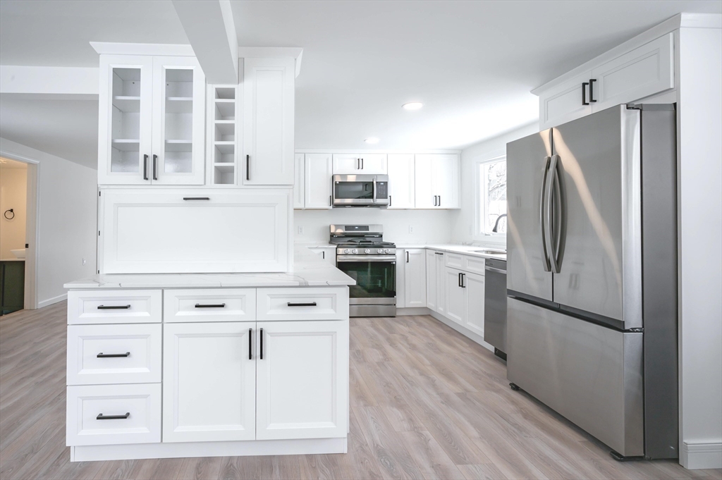 7 Little Island Park Pelham, NH 03076 - Photo 13 of 37