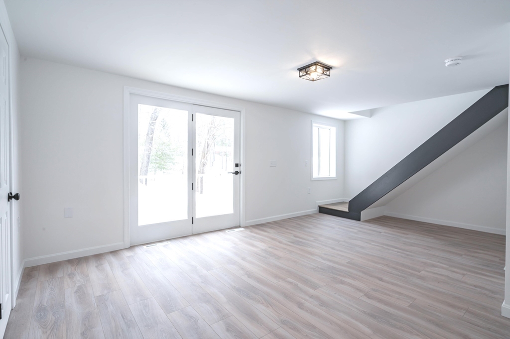 7 Little Island Park Pelham, NH 03076 - Photo 16 of 37