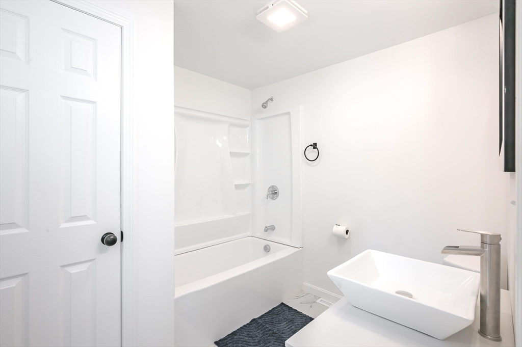 7 Little Island Park Pelham, NH 03076 - Photo 18 of 37