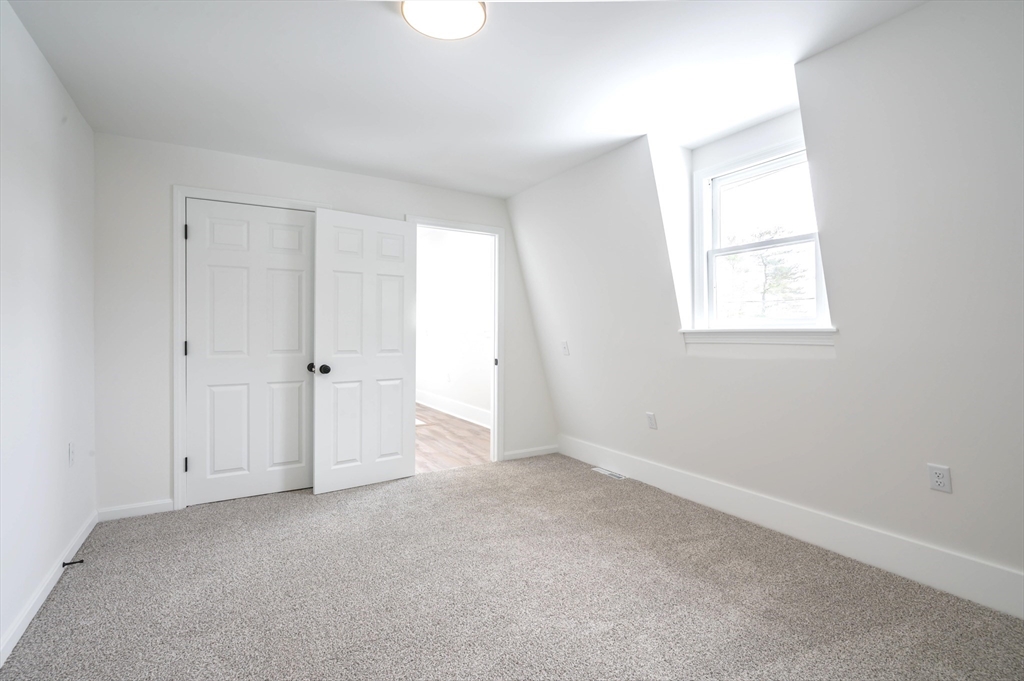 7 Little Island Park Pelham, NH 03076 - Photo 21 of 37