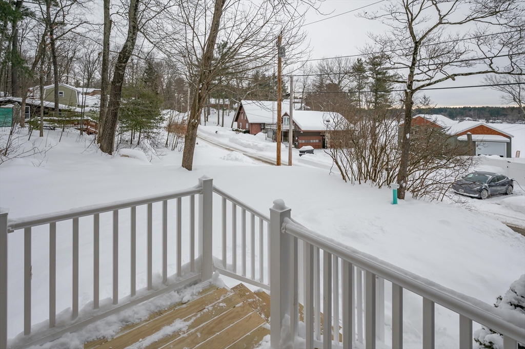 7 Little Island Park Pelham, NH 03076 - Photo 3 of 37