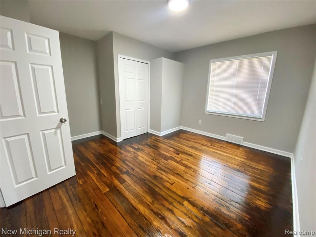 5521 Calkins Road Flint, MI 48532 - Photo 10 of 38