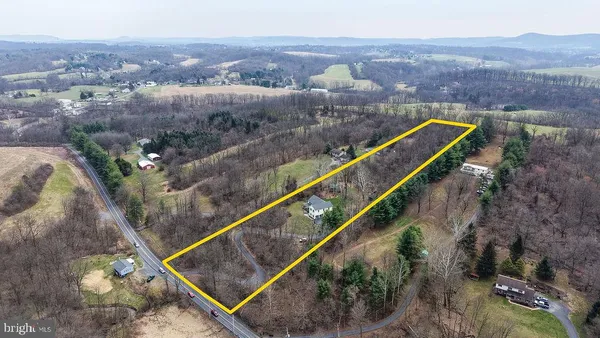 $579,900 | 23 Cliff Side Lane, Wernersville, PA 19565