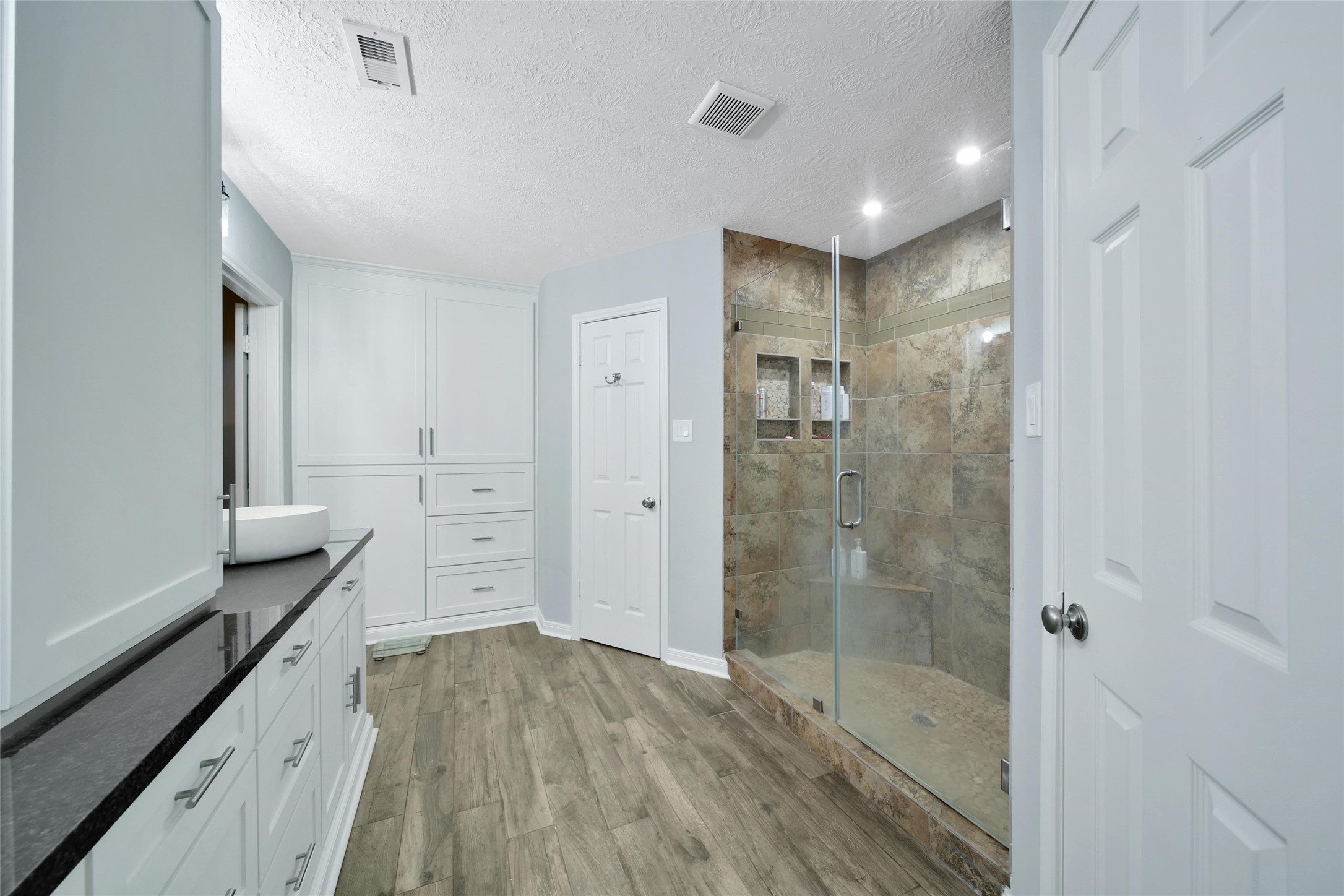 6522 Castle Pine Lane Spring, TX 77379 - Photo 25 of 38 a bathroom with a shower