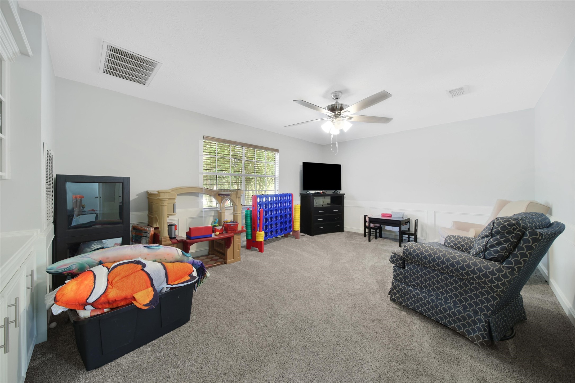 6522 Castle Pine Lane Spring, TX 77379 - Photo 27 of 38 a living room with furniture and a flat screen tv