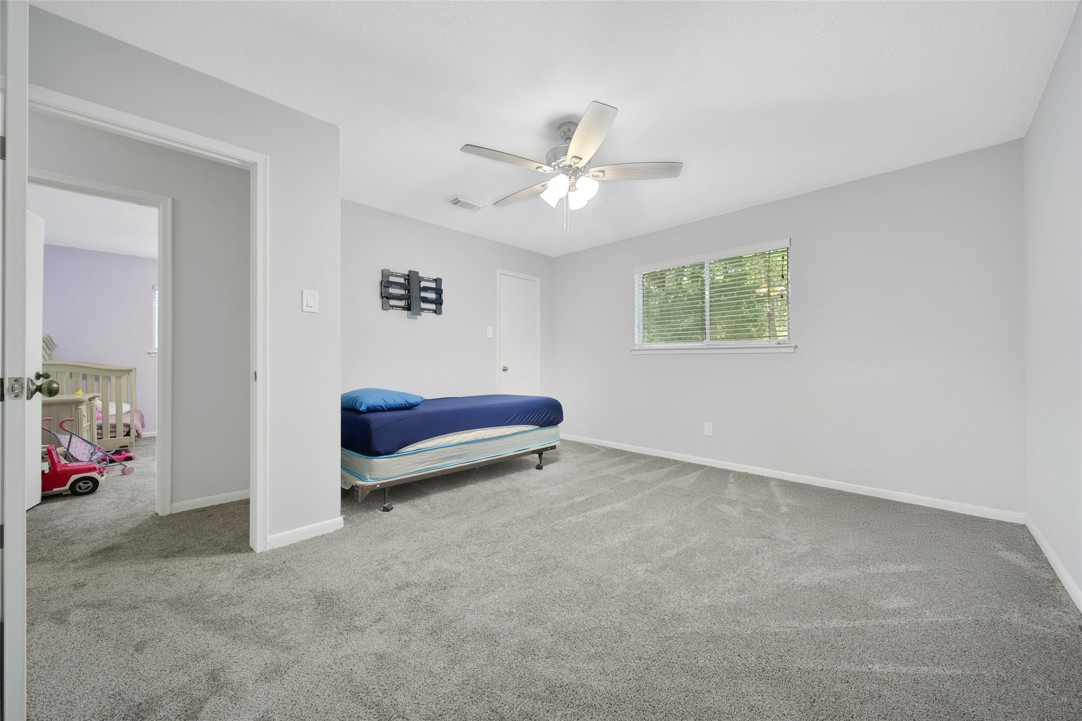 6522 Castle Pine Lane Spring, TX 77379 - Photo 32 of 38 a living room with furniture and a ceiling fan