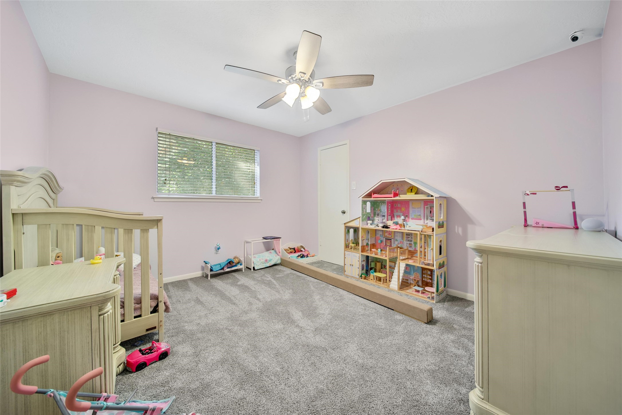 6522 Castle Pine Lane Spring, TX 77379 - Photo 34 of 38 a bedroom with furniture and a chandelier