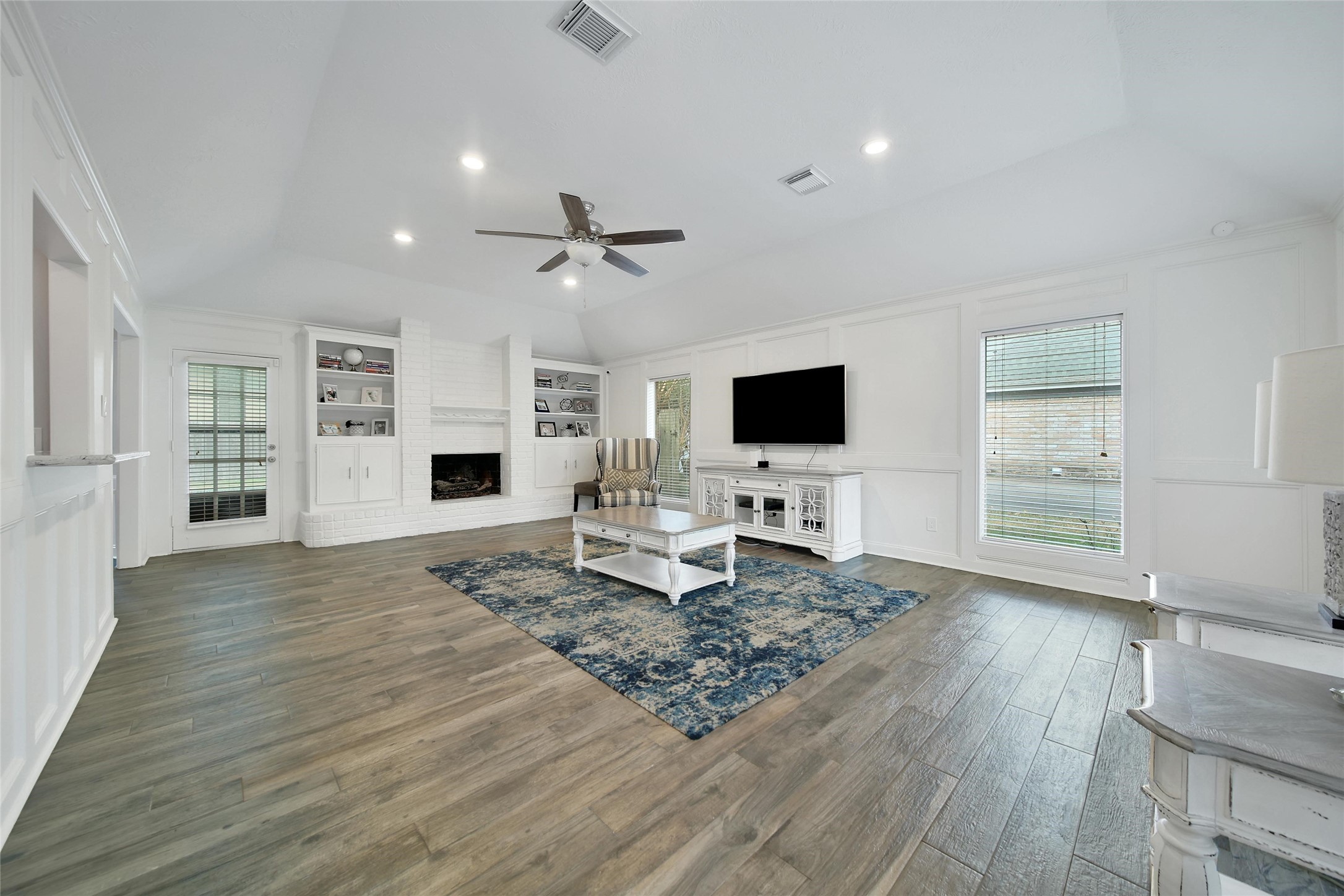 6522 Castle Pine Lane Spring, TX 77379 - Photo 8 of 38 a living room with furniture and a flat screen tv