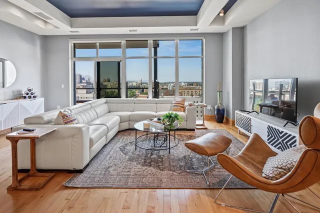 $449,900 | 1313 North Franklin Place, Unit 1002, Milwaukee, WI 53202