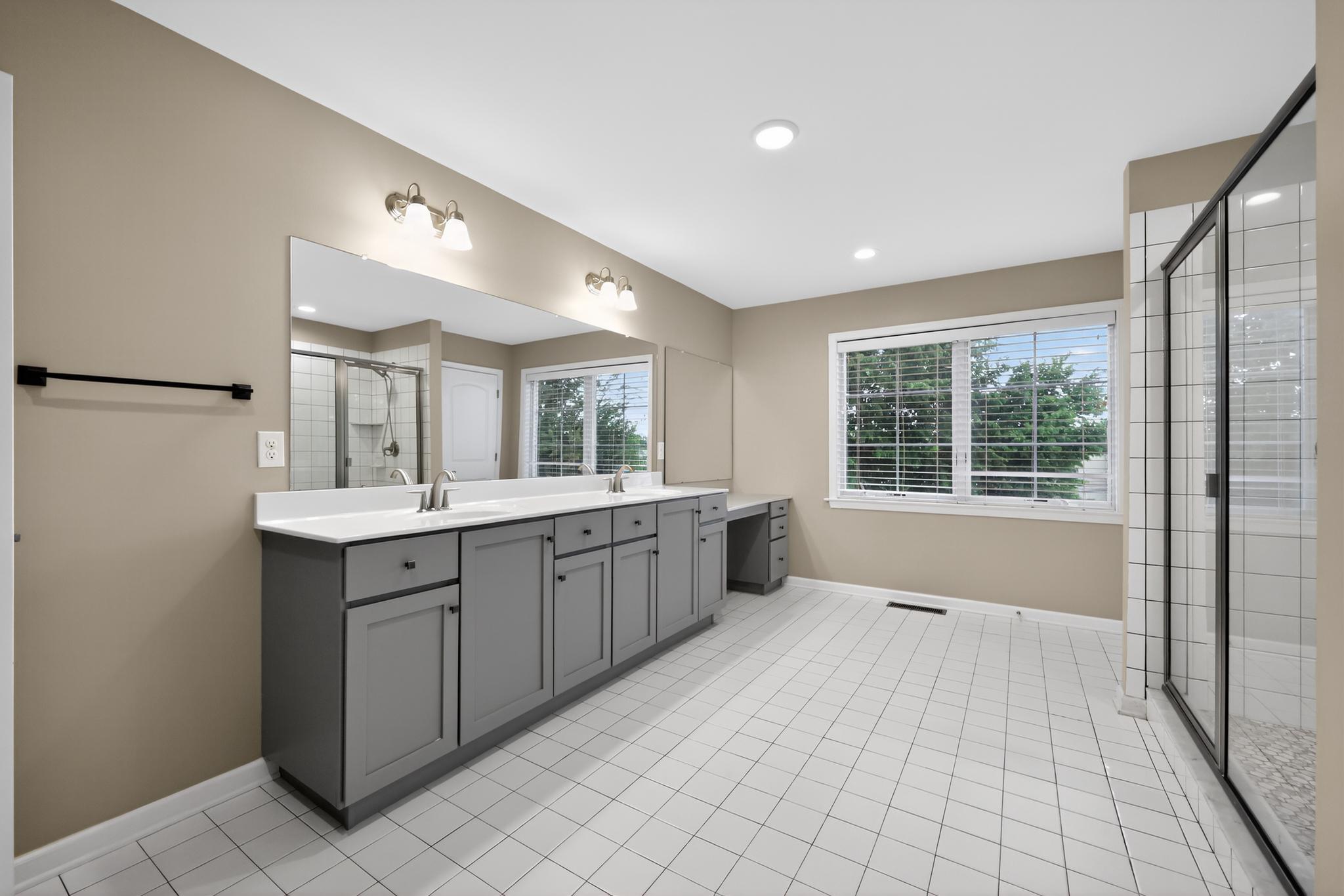 3333 Pietro Way Philadelphia, PA 19145 - Photo 13 of 23 Primary full bath, doube sinks