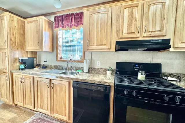 $125,000 | 62 Mobile Drive, Hudson, NH 03051