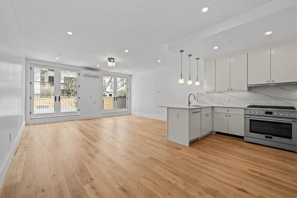 147 Luquer Street, Unit 1 Brooklyn, NY 11231 - Photo 1 of 26 Dining/ Kitchen
