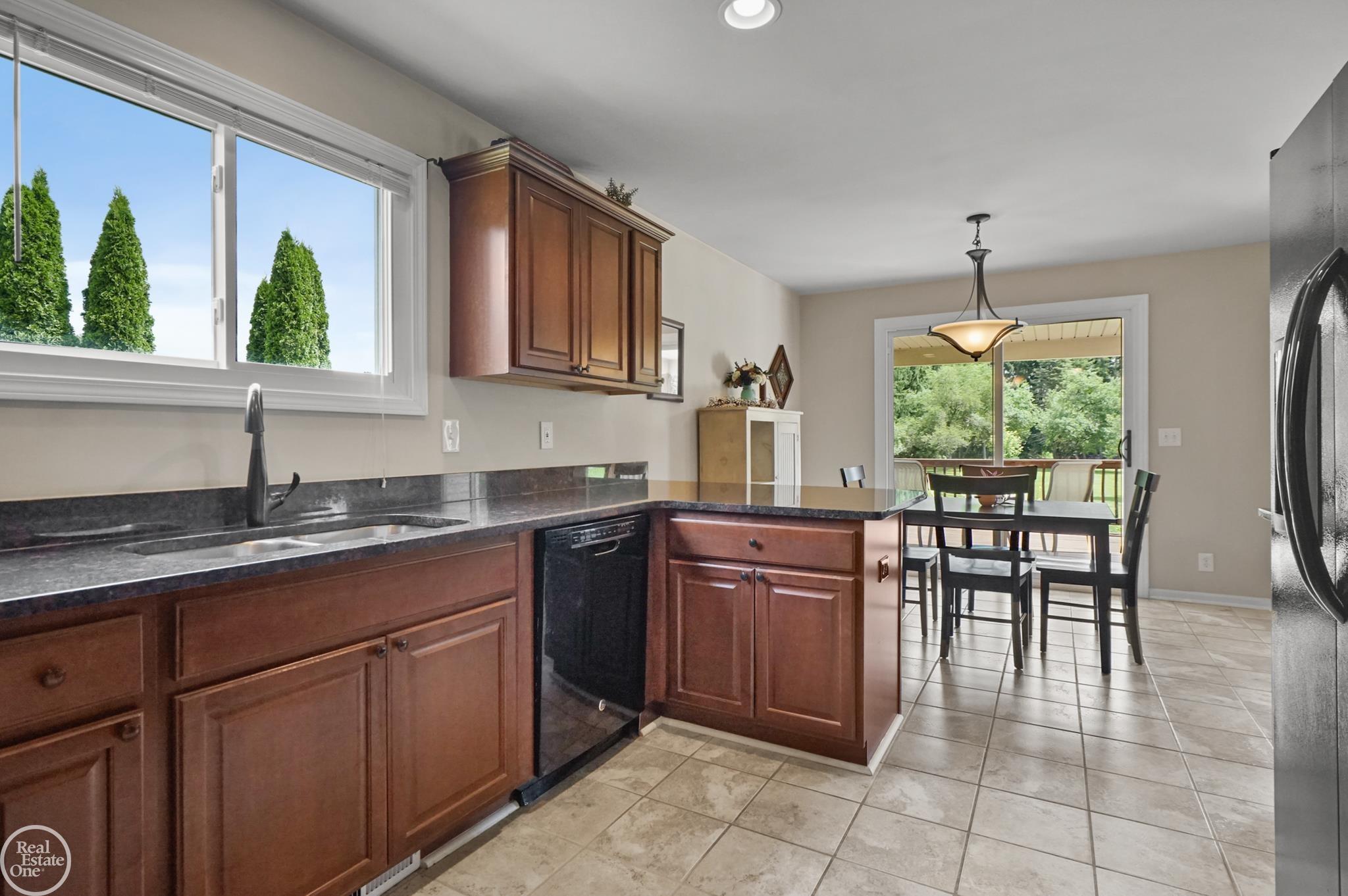 65324 Wolcott Road Ray, MI 48096 - Photo 11 of 36 50146929-bb486a6b-4e7c-4e8b-b386-1d49e247bb95.JPG