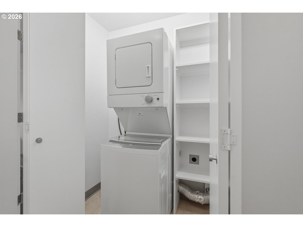 200 Southwest Burnham Road, Unit 103 Lake Oswego, OR 97034 - Photo 20 of 33 Laundry
