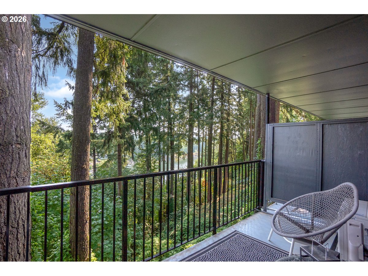 200 Southwest Burnham Road, Unit 103 Lake Oswego, OR 97034 - Photo 21 of 33 Balcony