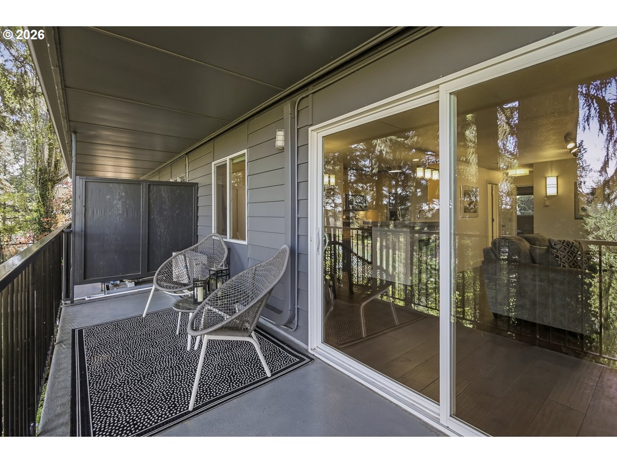 200 Southwest Burnham Road, Unit 103 Lake Oswego, OR 97034 - Photo 22 of 33 Balcony
