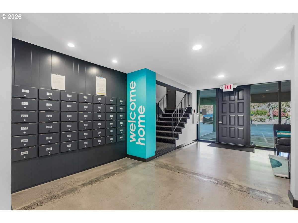 200 Southwest Burnham Road, Unit 103 Lake Oswego, OR 97034 - Photo 28 of 33 Community Room