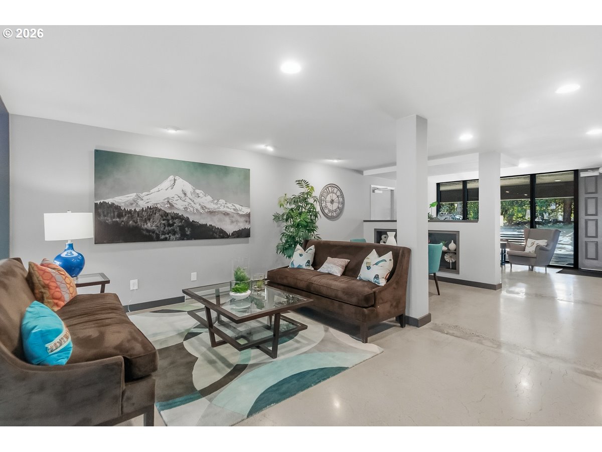 200 Southwest Burnham Road, Unit 103 Lake Oswego, OR 97034 - Photo 29 of 33 Community Room