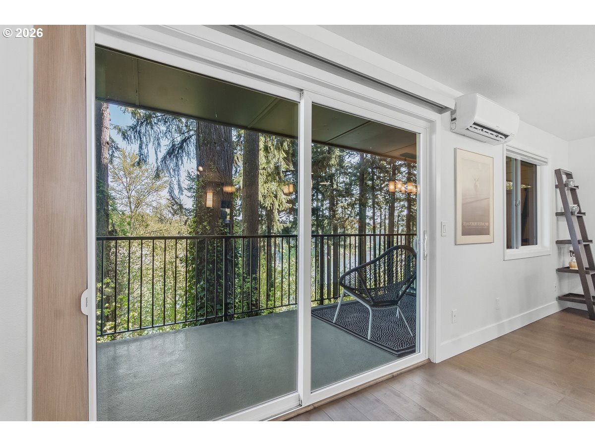 200 Southwest Burnham Road, Unit 103 Lake Oswego, OR 97034 - Photo 7 of 33 Balcony