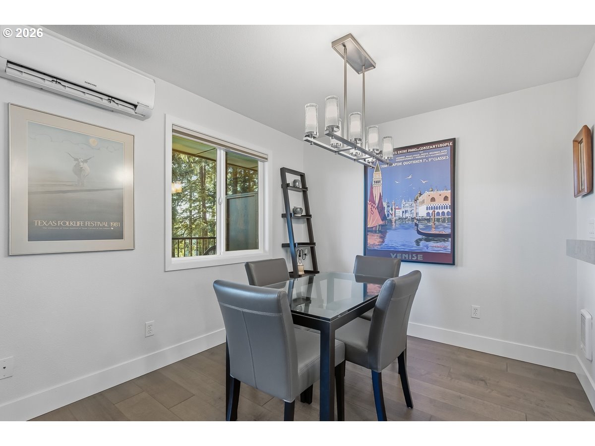 200 Southwest Burnham Road, Unit 103 Lake Oswego, OR 97034 - Photo 9 of 33 Dining Room