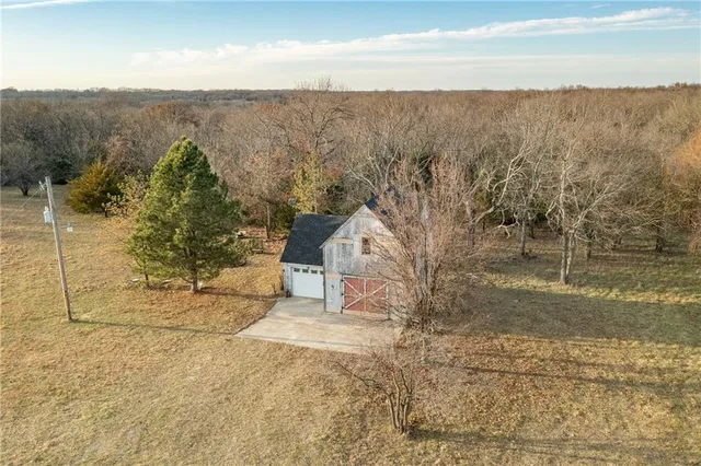 $324,700 | 2530 Arkansas Terrace, Quenemo, KS 66528