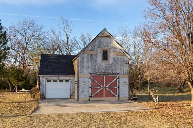 $324,700 | 2530 Arkansas Terrace, Quenemo, KS 66528